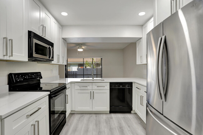 Building Photo - 9775 Riverside Dr
