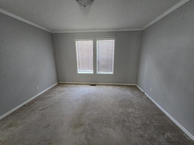 Building Photo - 1865 Arco Cir