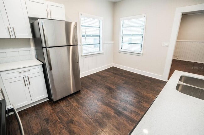 Building Photo - 409 E Jean St