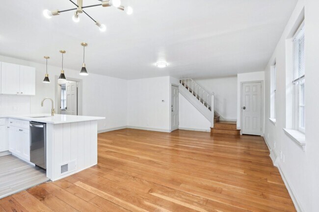 Building Photo - 2910 Woodpipe Ln
