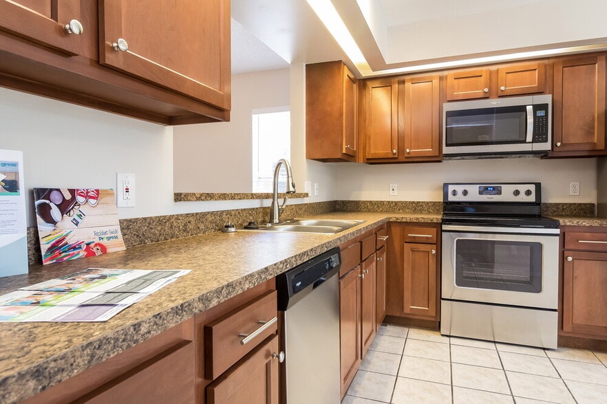 Building Photo - 105 Rock Springs Ct