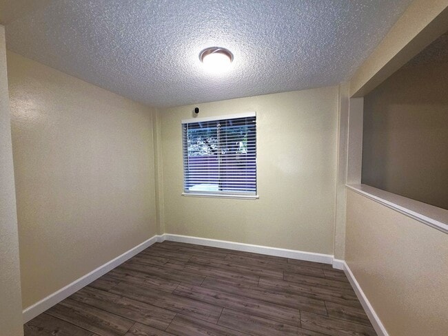 Building Photo - Large 2 bedroom 1.5 bath 2 car garage townhouse new custom flooring and paint throughout with new...
