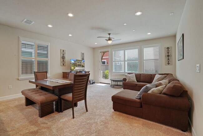 Building Photo - Cannery living!