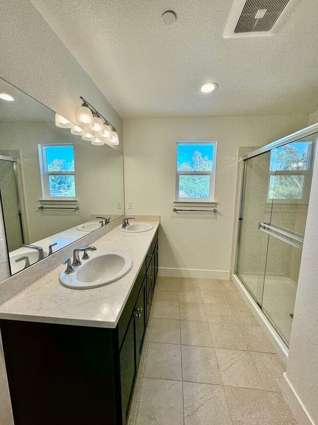 Building Photo - REDUCED! 5 Bedroom 3 Bath Home with Pool, ...
