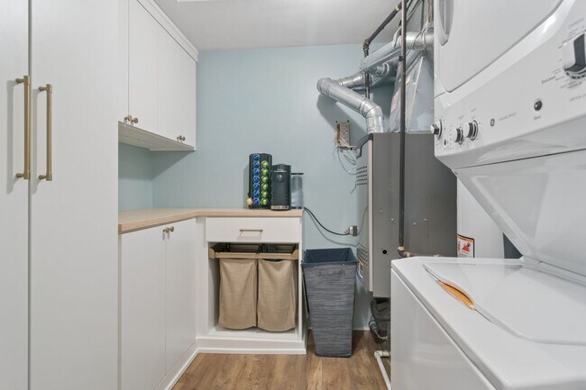 Building Photo - 1667 N Bissell St