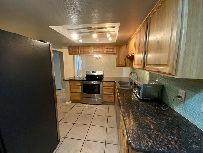 Building Photo - *Owner Broker* 2 Bedroom Townhome Availabl...