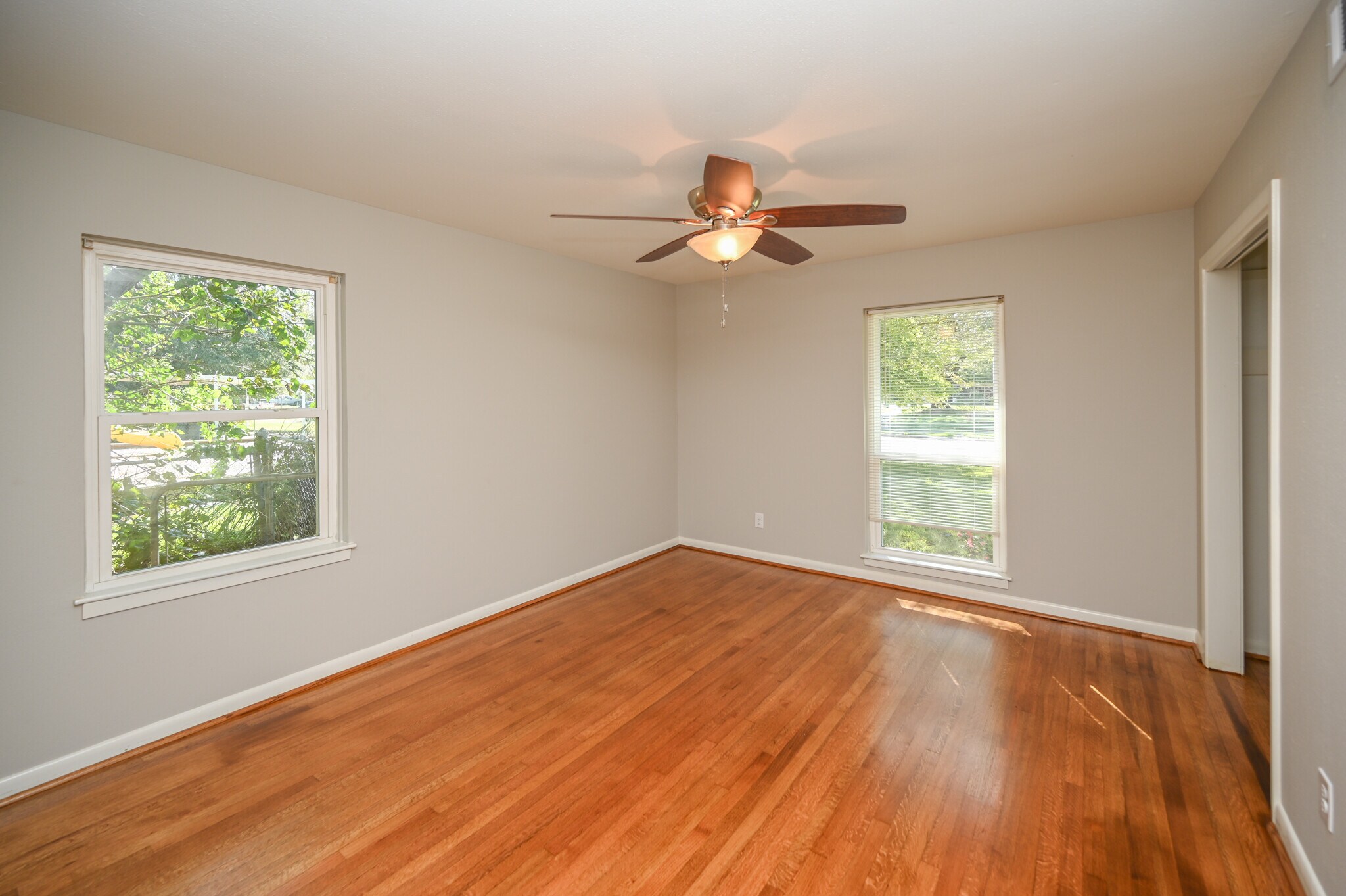 Building Photo - 1602 Sheridan Dr