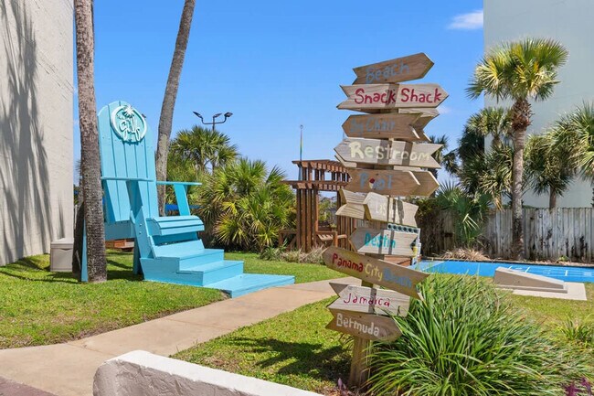 Building Photo - 8817 S Thomas Dr