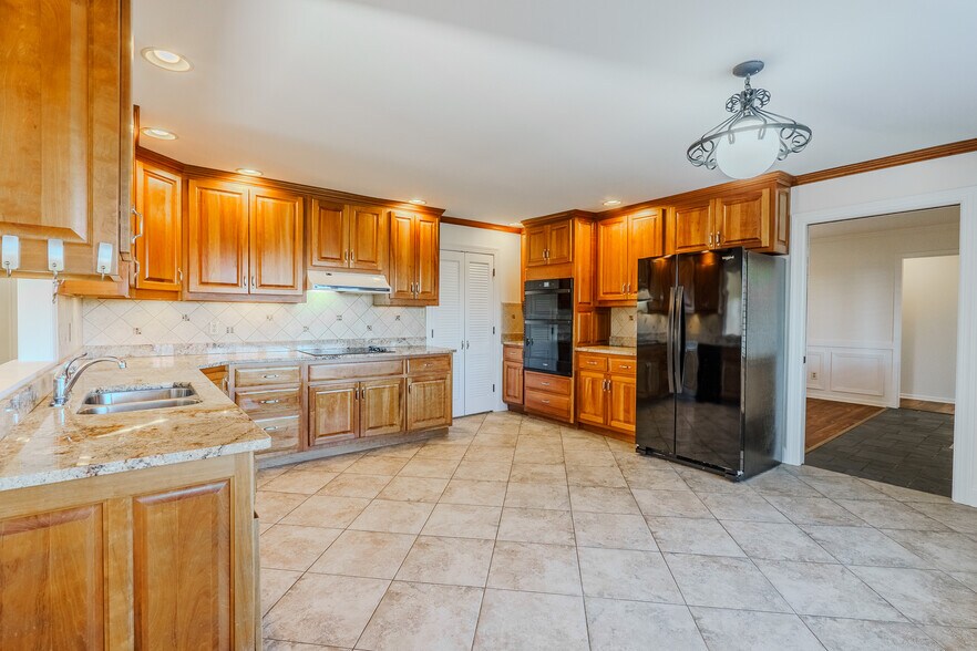 Building Photo - 218 Baltusrol Rd