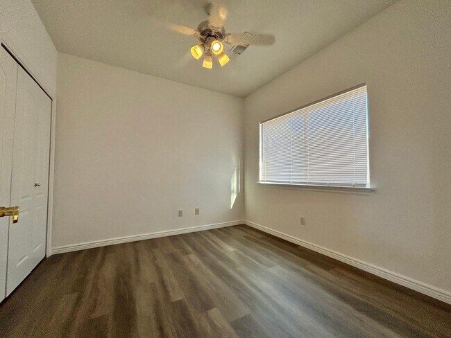 Building Photo - 711 Tramway Pl NE