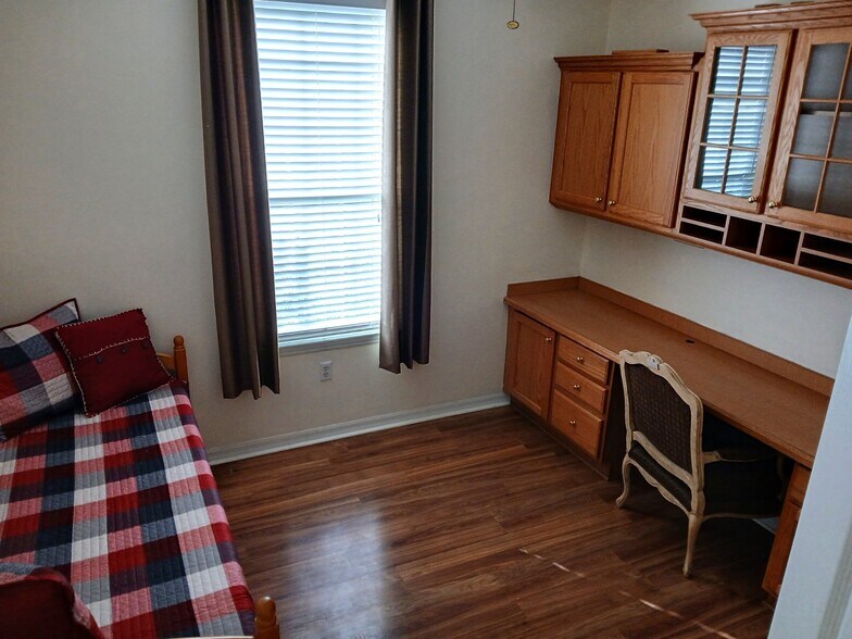 Building Photo - 5641 Hidden Oak Ct