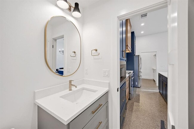 Building Photo - 966 Hangar Dr