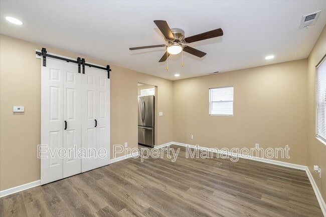 Building Photo - 1609 N Outer Dr