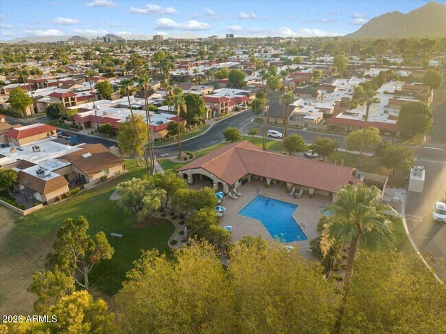 Building Photo - 7922 E Crestwood Way