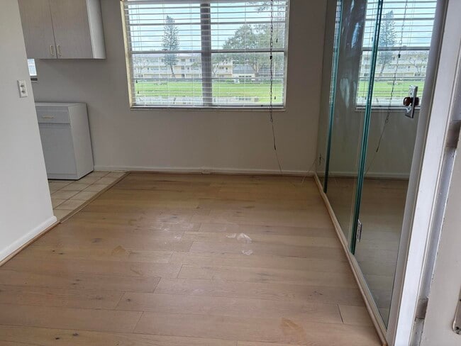 Building Photo - 186 Dorset E