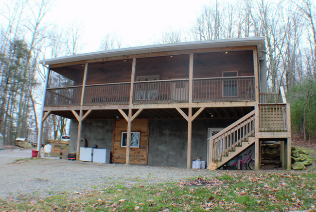 Building Photo - 4 Bedroom 3 bathroom home