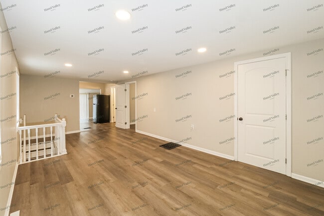 Building Photo - 9142 E Shope Ave