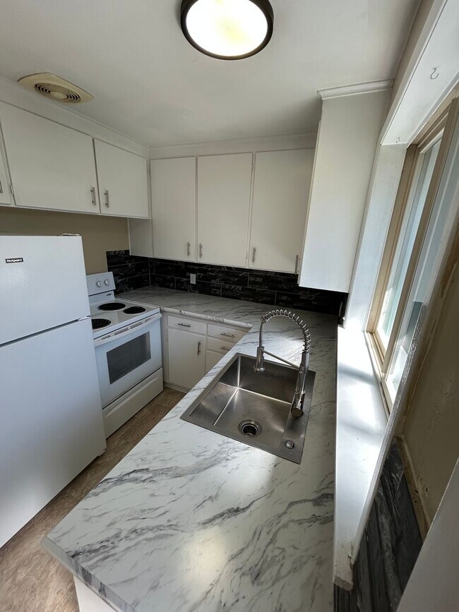 Building Photo - Girgis Duplex