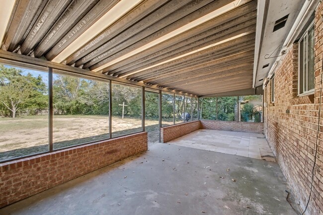 Building Photo - 2709 Lumpkin Rd