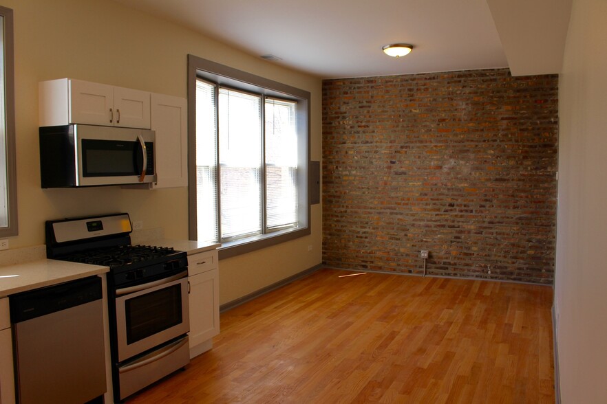 Building Photo - 708 S Laflin St
