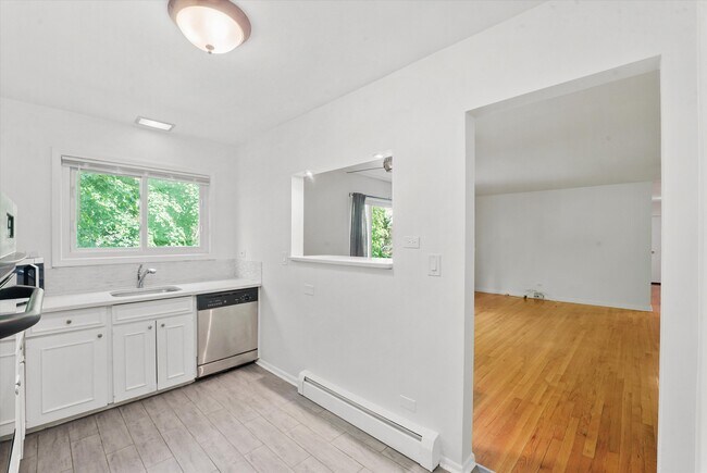 Building Photo - 200 S Blvd-1C