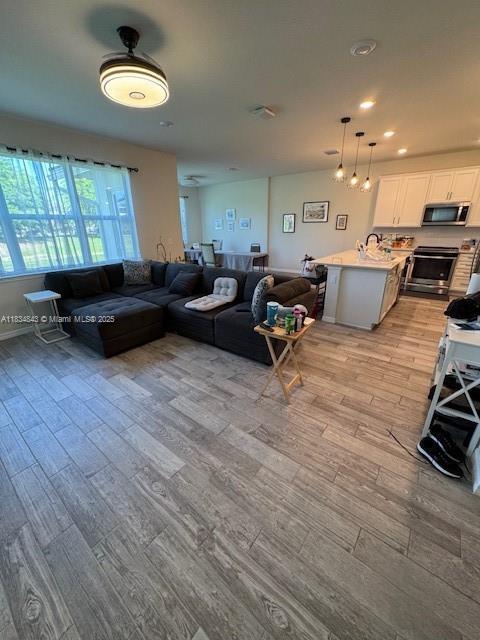 Building Photo - 1063 Eucalyptus Dr
