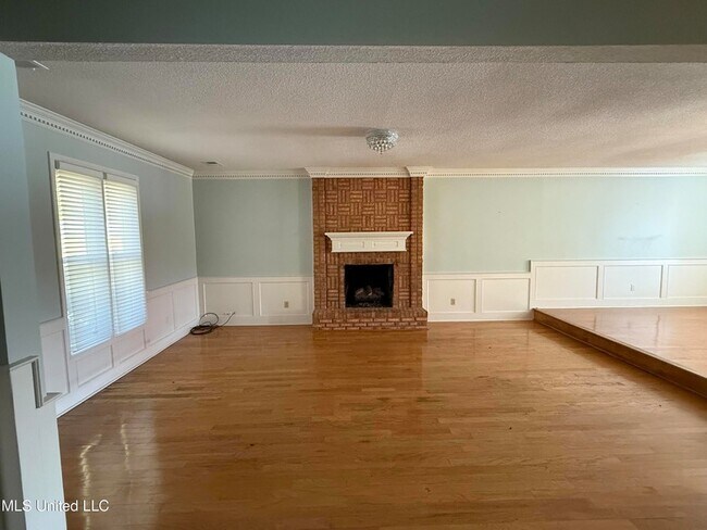 Building Photo - 1327 Fox Chase Dr