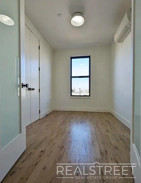 Building Photo - Brand New 3BR/2BA Duplex with Private Roof Terrace | Sunlit & Pet-Friendly