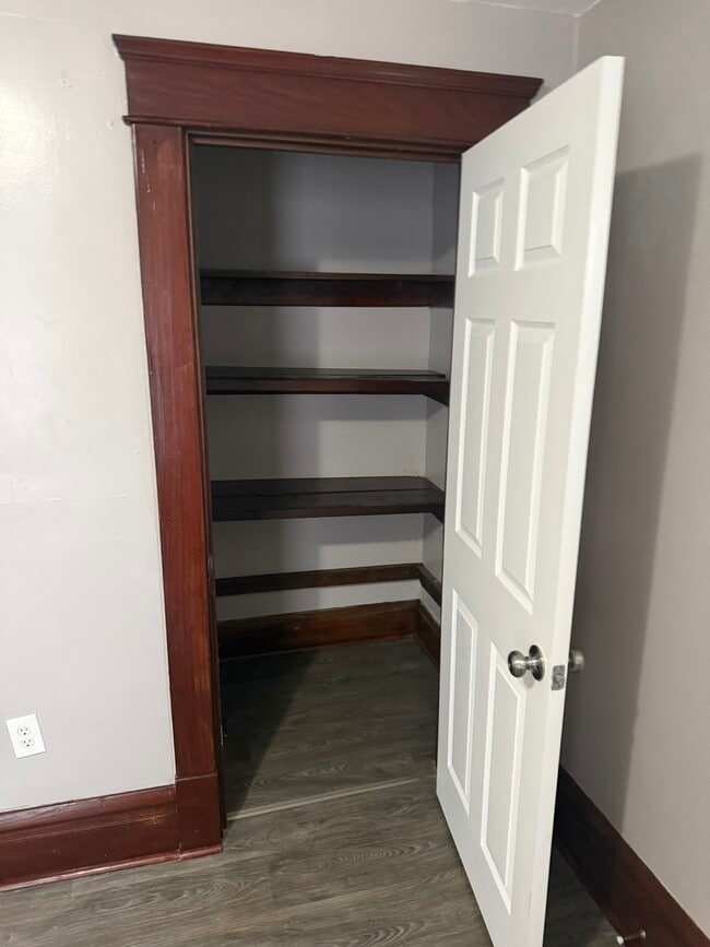 Building Photo - 429 Maple Ave