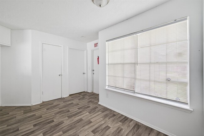 Building Photo - 8203 Lone Quail Dr