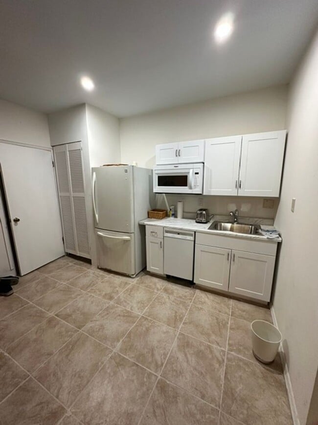 Building Photo - Large Furnished in-law- Fire Mountain