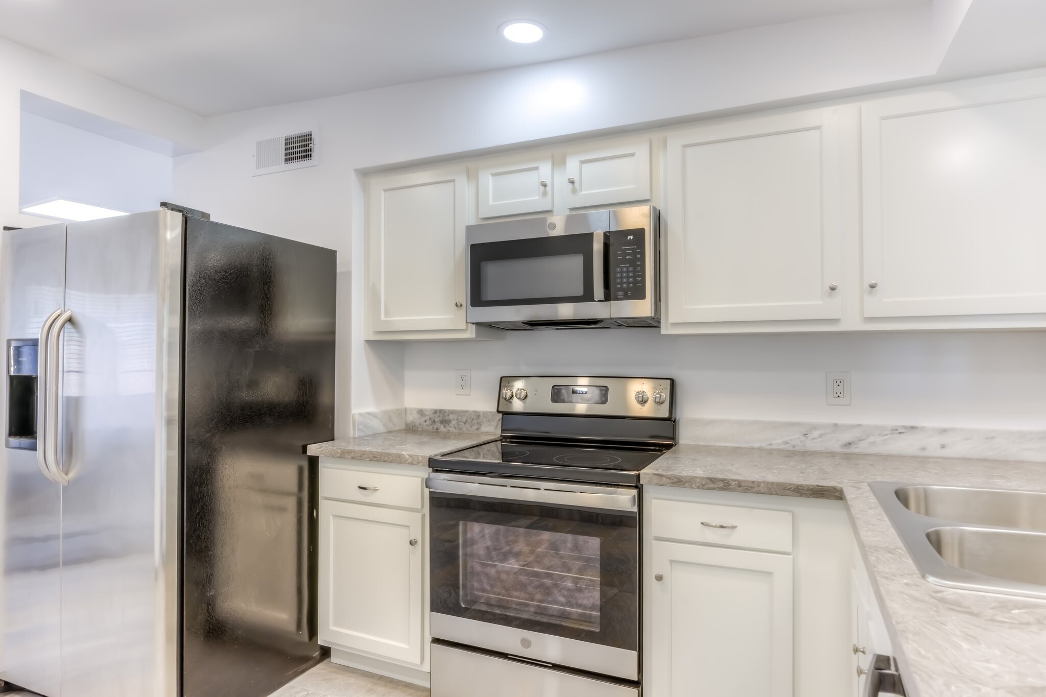 Building Photo - 415 E Jacinto St