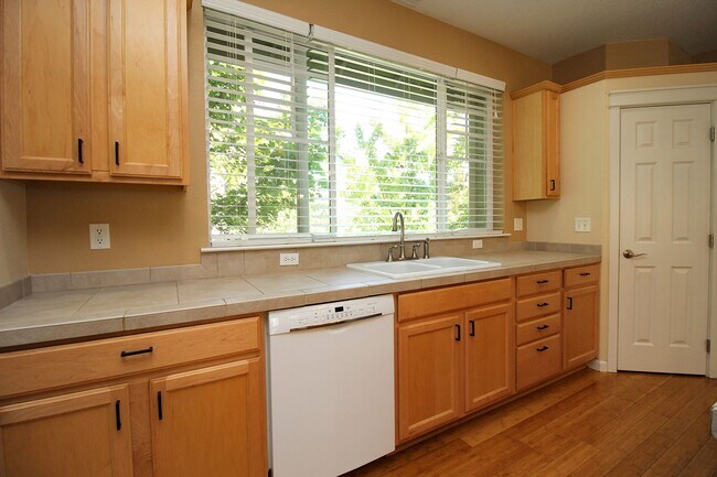 Building Photo - 21410 NE Rosewood Dr