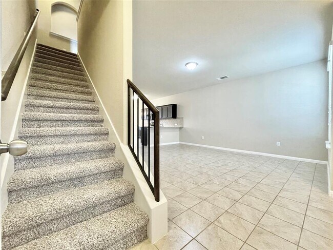 Building Photo - 415 Crater Lake Dr