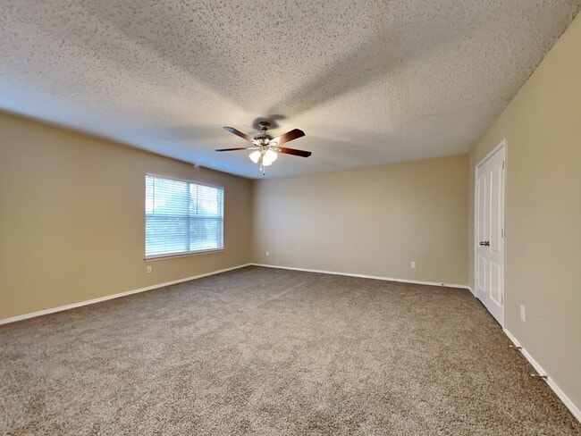 Building Photo - 7205 Silktree Ct