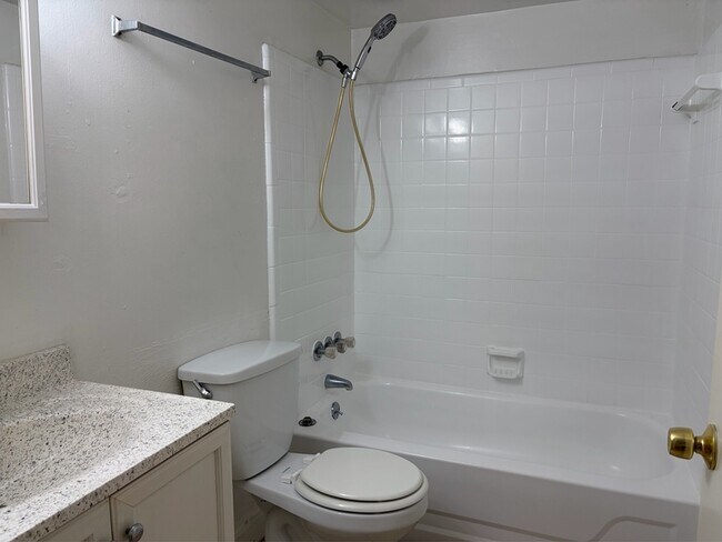 Building Photo - 215 Lovelace Dr