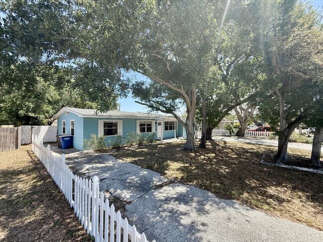 Primary Photo - 1238 Bellevue Blvd