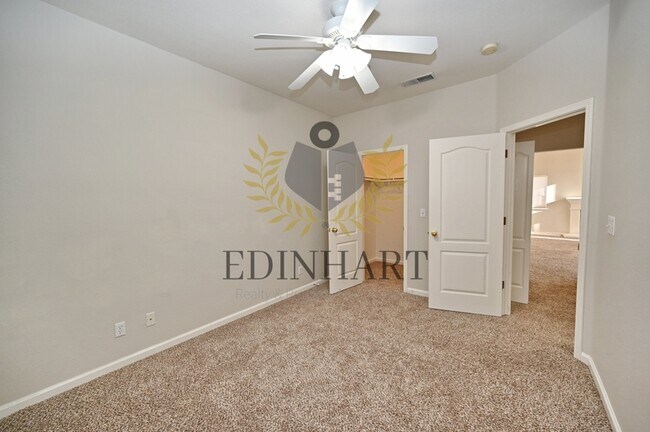 Building Photo - 774 Applegate Ave