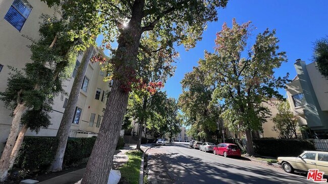 Building Photo - 5420 Sylmar Ave