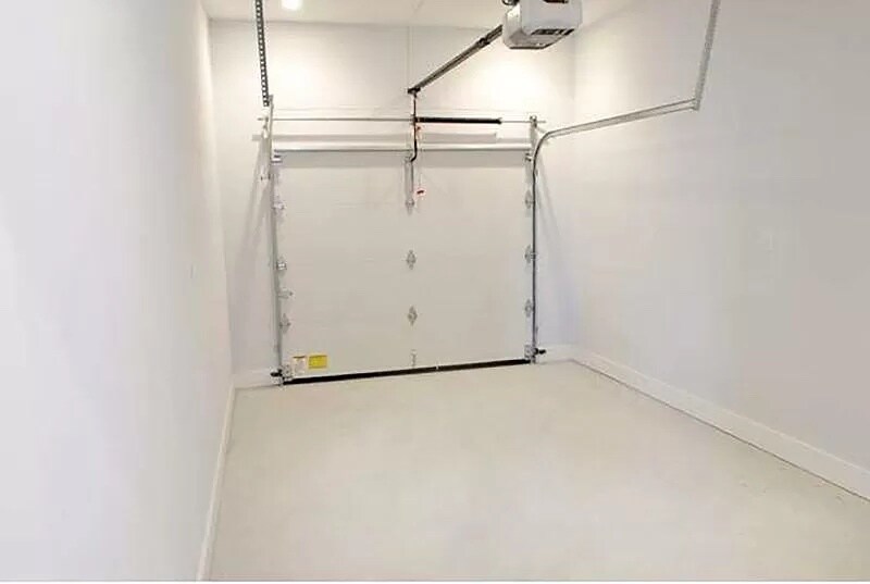 Building Photo - 2991 Livingston St