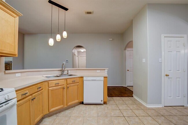 Building Photo - 12130 Piney Bend Dr