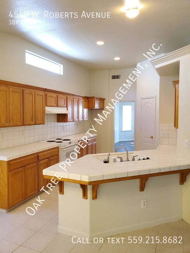 Building Photo - 4540 W Roberts Ave