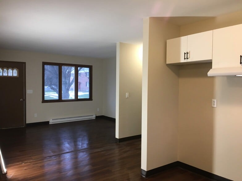 Open concept Living - 1779 New St