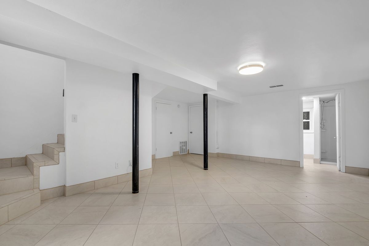 Building Photo - 2208 Escambia Dr