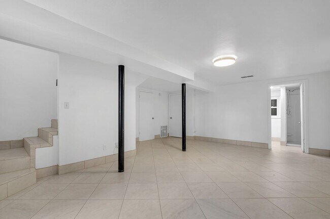 Building Photo - 2208 Escambia Dr