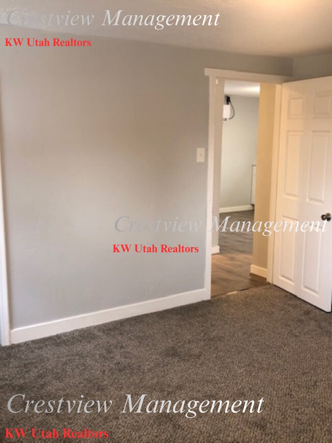 Building Photo - Monroe Blvd Duplex