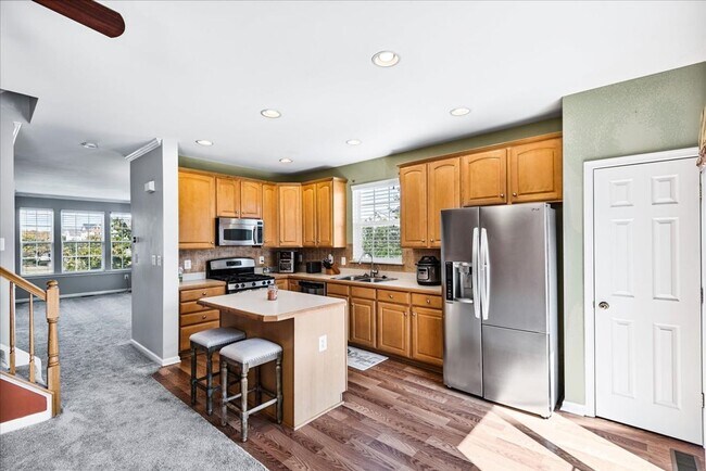 Building Photo - Close to I-95 and Downtown Fredericksburg