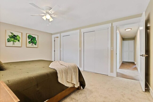 Building Photo - 1215 E Cerramar Ct