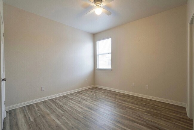 Building Photo - 18621 Dry Pond Dr