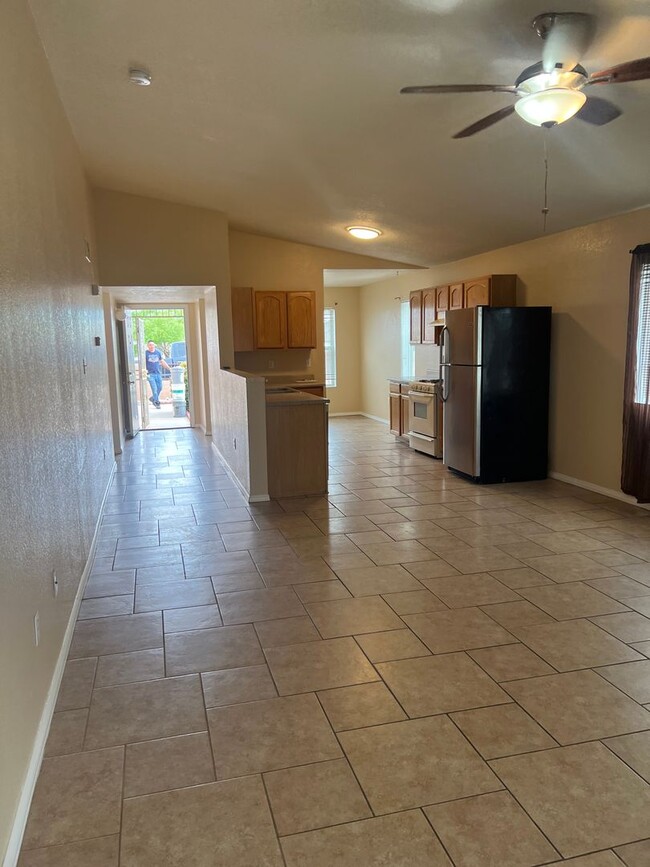Primary Photo - Spacious 4 Bedroom Home Ready for Immediat...